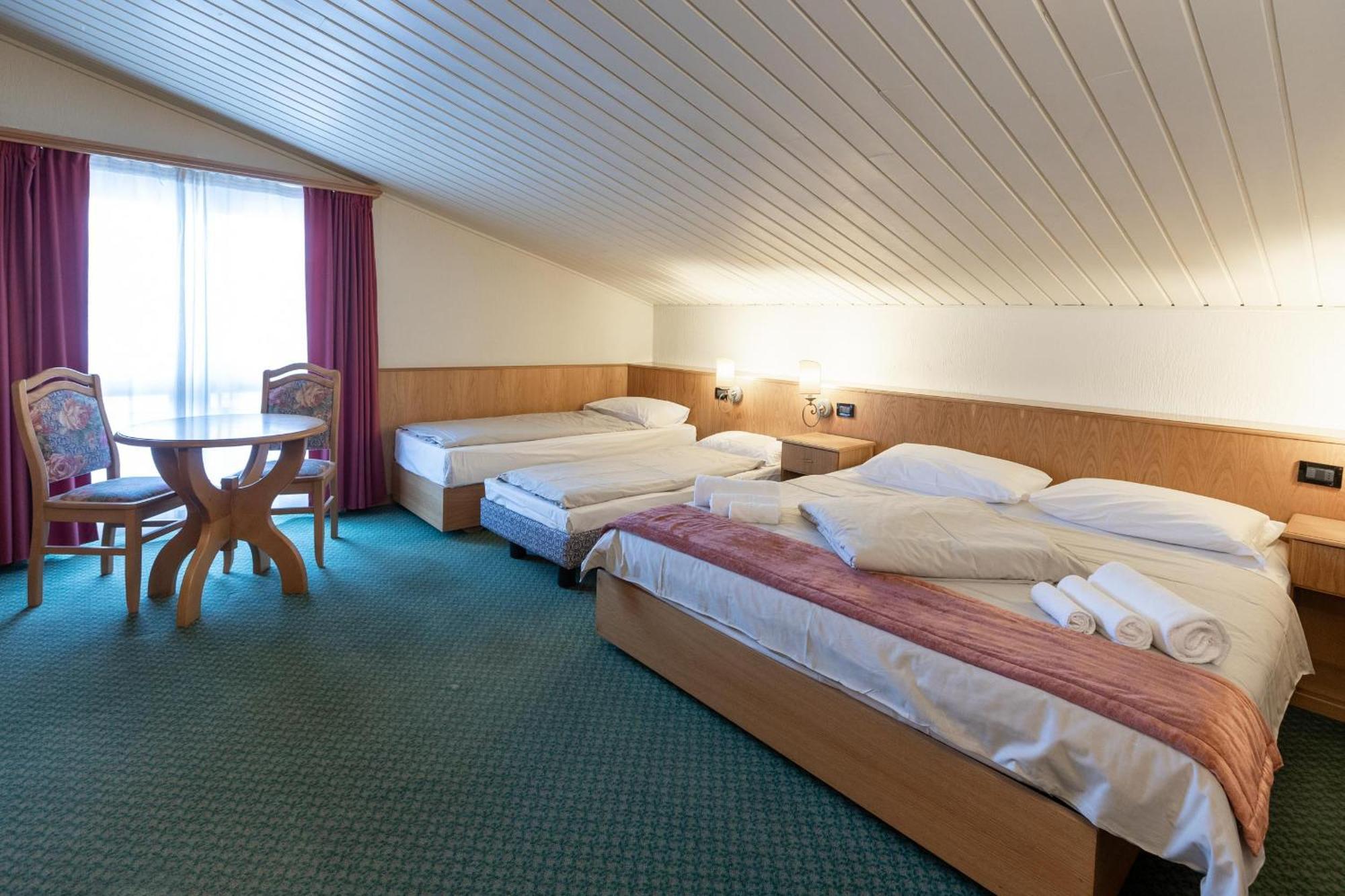 Hotel Intermonti Livigno Bilik gambar